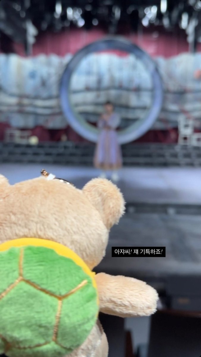 달 tweet media