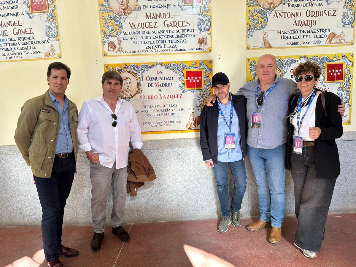 martindeblas's tweet photo. 15,7% ¡LÍDER!
La corrida de Madrid @LasVentas fue LÍDER ABSOLUTO en su franja horaria en @CMM_es
Toros en ABIERTO para la VISIBILIDAD de la TAUROMAQUIA. 
#EquipazoTOROSCMM
#SanIsidroenCMM 
LA QUINTA @a_mconradi 
EL CID 
@alvaro_lorenzog 
@mdiosle https://t.co/B1sK5JBcbd