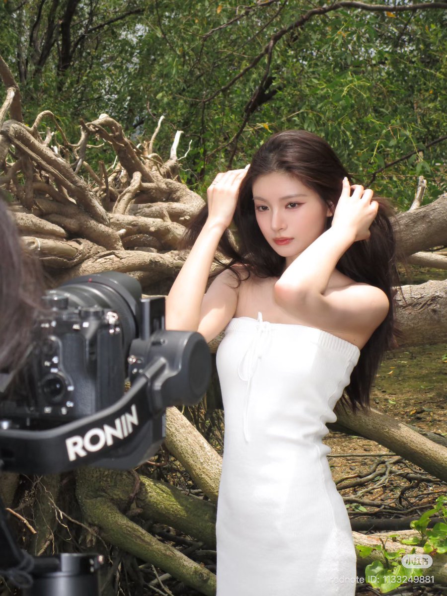 yirensupdates's tweet photo. #YIREN rednote update

"sunshine and white dresses are the vibe of summer 🍃"

#WANGYIREN #王怡人 https://t.co/S7cCWeFwgz