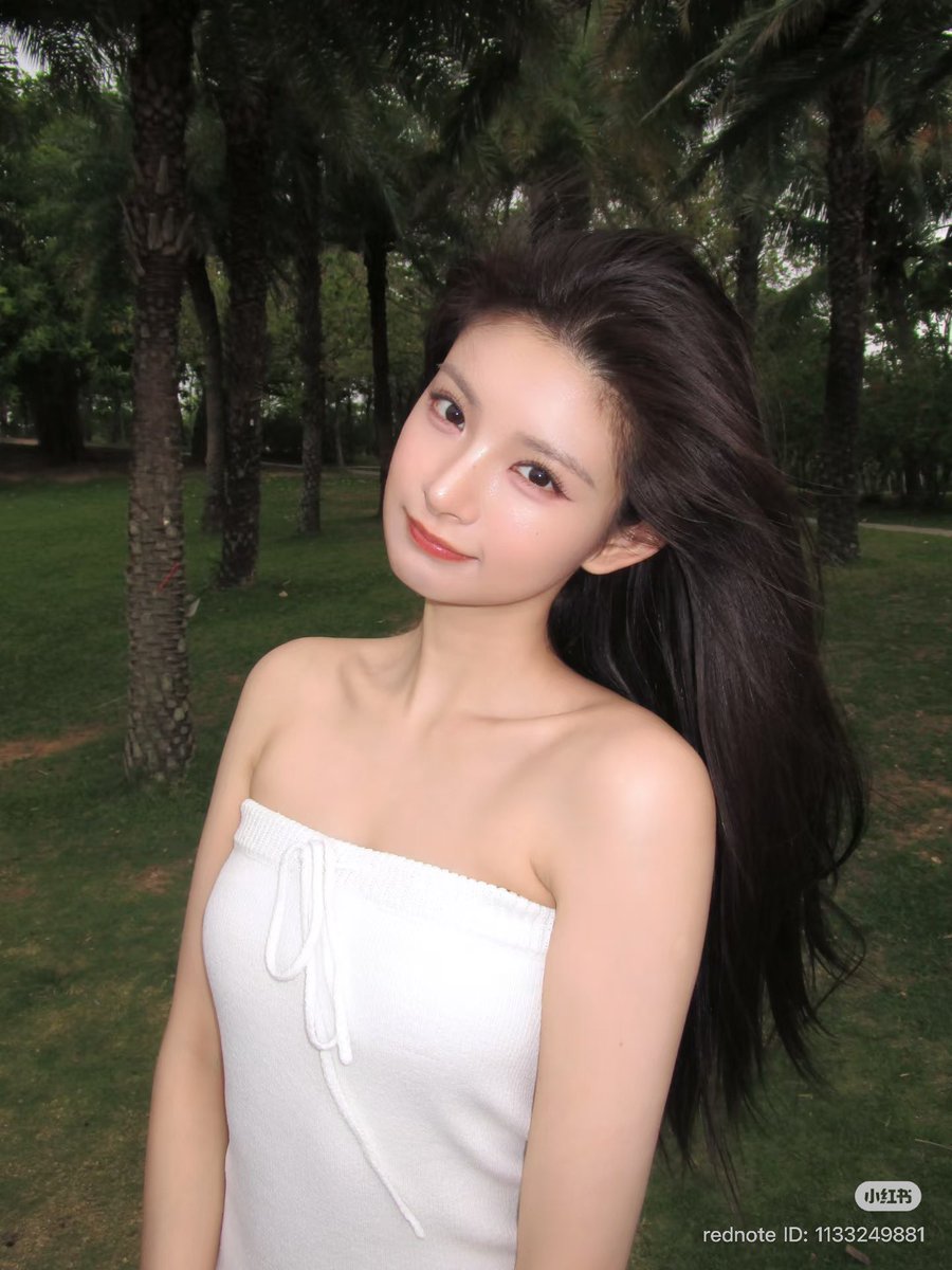 yirensupdates's tweet photo. #YIREN rednote update

"sunshine and white dresses are the vibe of summer 🍃"

#WANGYIREN #王怡人 https://t.co/S7cCWeFwgz