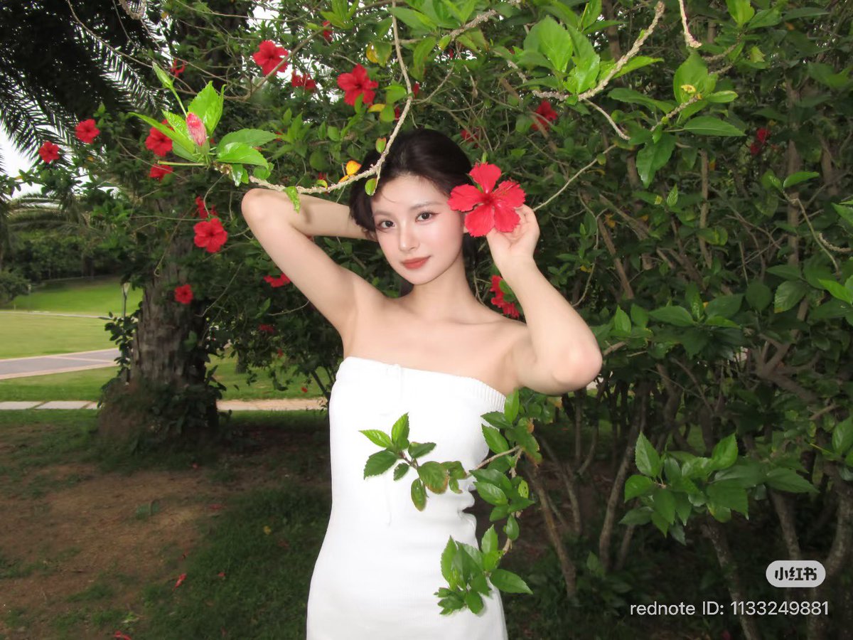 yirensupdates's tweet photo. #YIREN rednote update

"sunshine and white dresses are the vibe of summer 🍃"

#WANGYIREN #王怡人 https://t.co/S7cCWeFwgz