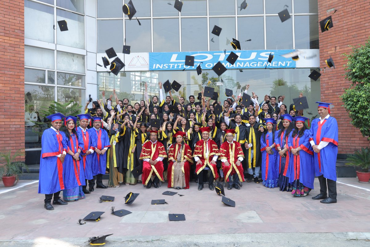 nidhi_sathiya's tweet photo. Feeling deeply honoured to be invited as the Chief Guest for the Convocation Ceremony for students of Lotus Group of Institutions, Bareilly. 

It was a privilege to interact with the young achievers and share my thoughts on #Employability, #Adaptability All the best Graduates!! https://t.co/5GJLRShTXw