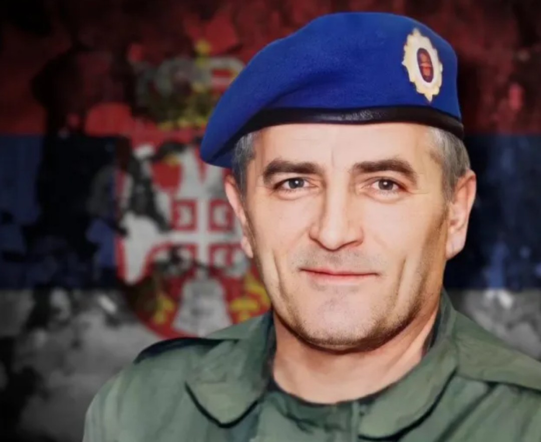 star_balkan's tweet photo. Na današnji dan, kod Peći, rođen je najveći general u novijoj istoriji Srbije, Veljko Radenović. U jednoj ruci insulin, u drugoj kalaš, oslobodio Orahovac od šiptarskih terorista. 
Đenerale, đenerale
Nek' je tvojoj majci hvala ! 
🎶❤️🎶 https://t.co/3rmxBW0WHH