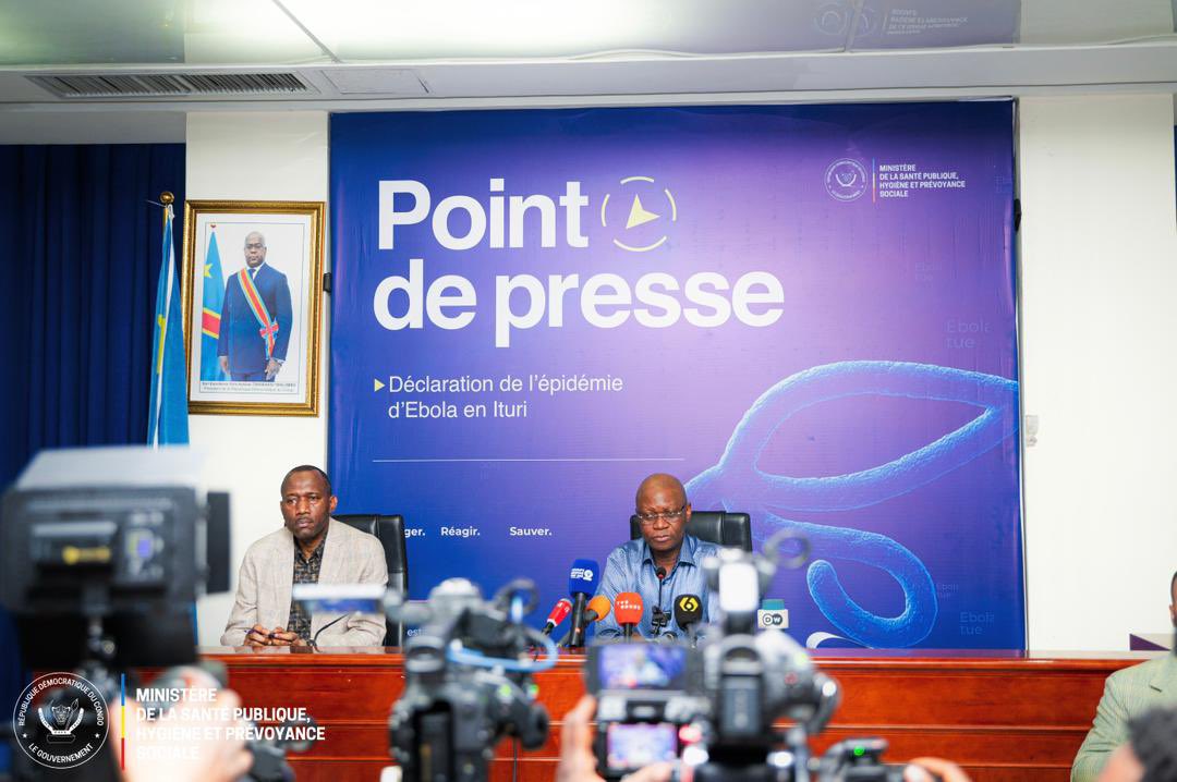 MinSanteRDC's tweet photo. Le samedi 16 mai 2026, le Ministre de la Santé Publique a déclaré au nom du Gouvernement la 17ᵉ épidémie d'Ebola en RDC.

📍 Province de l'Ituri — Zones de Rwampara, Mongwalu et Bunia.
Souche Bundibugyo confirmée par l'INRB.
8 cas positifs · 246 suspects · 80 décès.
Réponse activée. Équipes déployées. Prise en charge gratuite.

Appelez le 151 immédiatement si vous observez fièvre et saignements dans votre entourage.
Seize fois déclarée. Seize fois vaincue.
La 17ᵉ ne sera pas différente.