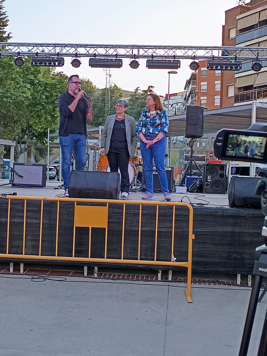 santviTV's tweet photo. 👉🏽🎥Ahir va tenir lloc la 5a edició de la Nit de Can Ros. Una trobada al carrer que posa de manifest la convivència al barri. Organitzat conjuntament entre @AjuntamentSVH i l'AAVV El Trevol https://t.co/Aqt780yVXp