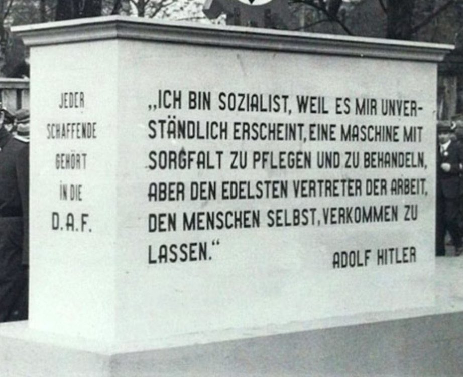 myswiss's tweet photo. Das Bild ist echt.
Der Text ist echt.
Das Zitat stammt tatsächlich aus dem Umfeld der Deutschen Arbeitsfront (DAF) im NS-Deutschland.

Dass Hitler sich selbst als „Sozialist“ bezeichnet hat, ist historisch korrekt. 

Ich habe Fragen.. https://t.co/l0tpRQHae8