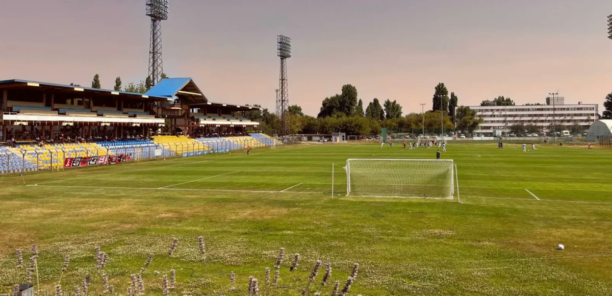 cikoria's tweet photo. BVSC – #Kispest @ Szőnyi út, 16:30

🔵 utolsó meccs az NB II-ben,
🔵 sorozatban az ötödik aranyszezonom (minden meccsen jelen),
🔵 aktuális sorozat: 1905 nap, 186 meccs. https://t.co/ujSYBTztRY