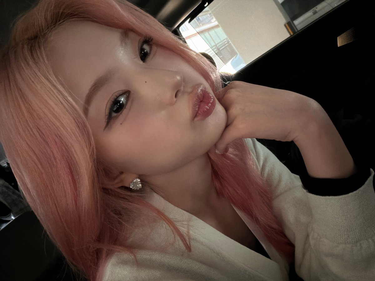 냥 ฅ🐾 tweet media