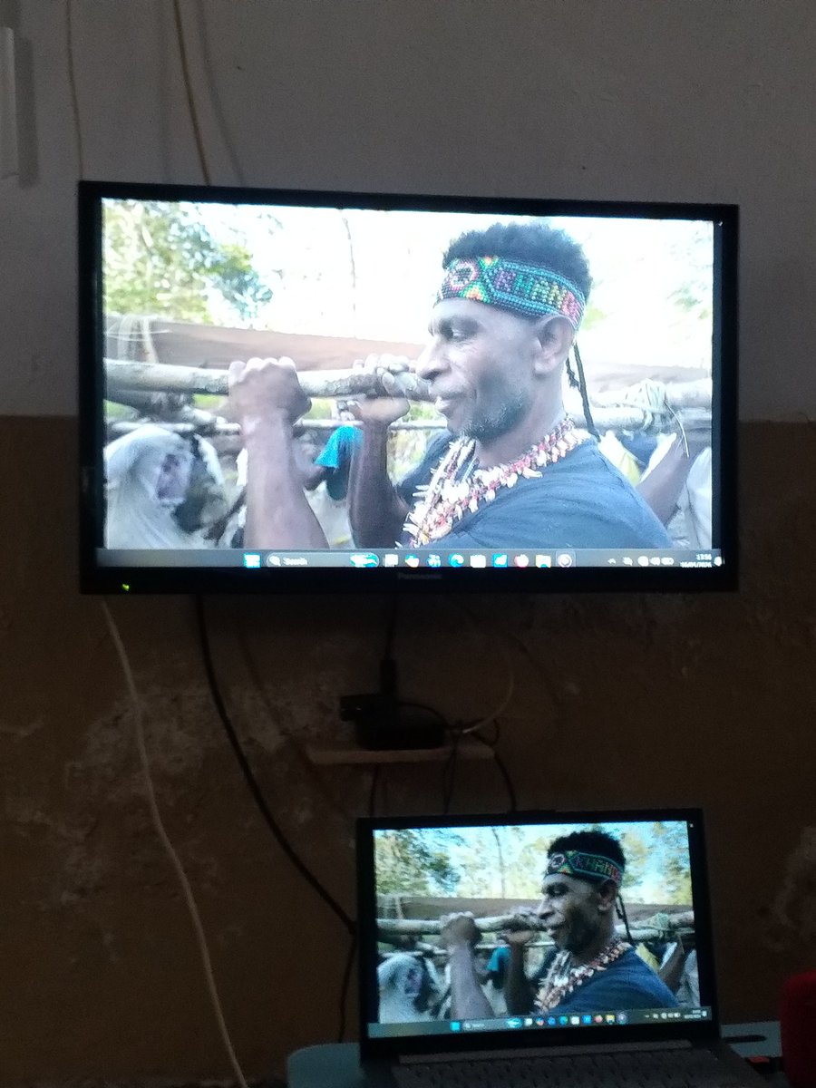 biruu0_0's tweet photo. Gua abis nonton pesta babi ramean sama anak-anak kos temen gua, ada satu kutipan dari warga papua yg bikin gua deg banget sih, kira-kira kurang lebih begini pesannya.. https://t.co/8FwwWzClzE