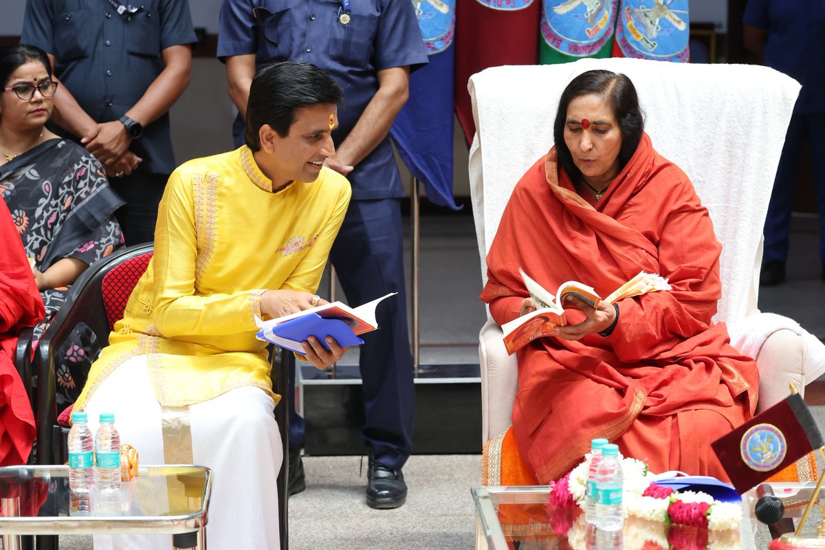 Dr Kumar Vishvas tweet media
