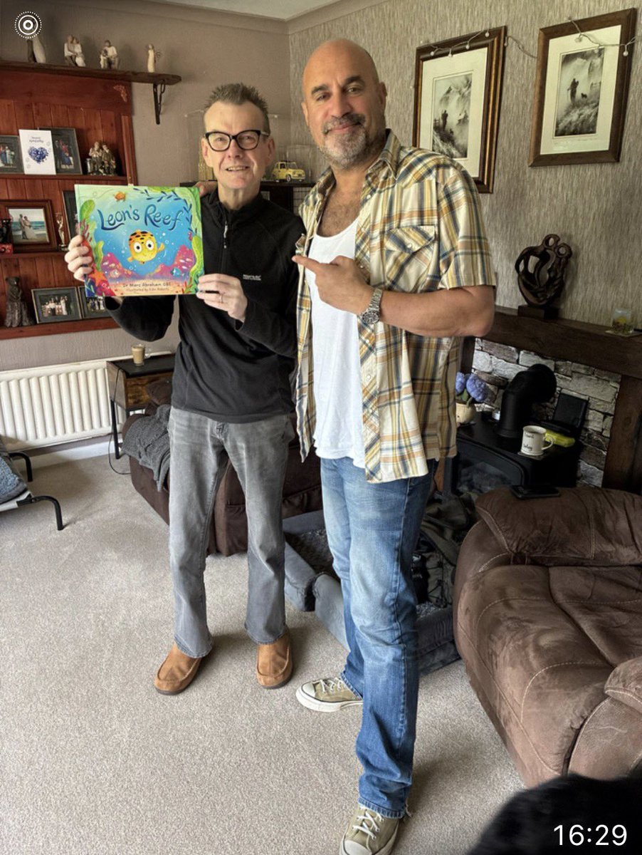 Protect_Wldlife's tweet photo. It was great to have catch up with my good friend @MarcTheVet. 

I have know Marc since the PupAid days. Since I was diagnosed with cancer he has taken time out of his very busy wildlife campaigning life to come and see me several times to check on how I am. To say I love this guy to bits is an understatement.

Thanks for being you my friend. 

Paul X

PS. Leon’s Reef is amazing and going to be a hit 🐡🐠.