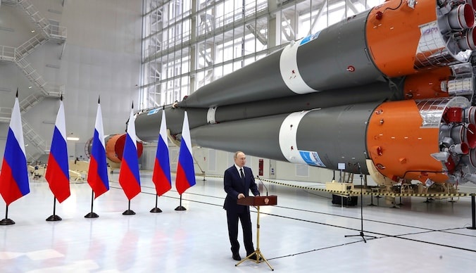 actuenvif's tweet photo. 🇷🇺🪖 Vladimir Poutine annonce que la Russie va continuer de développer des systèmes de missiles capables de contourner tous les systèmes de défense antimissile actuels et futurs. https://t.co/2iOw3Q1jM1