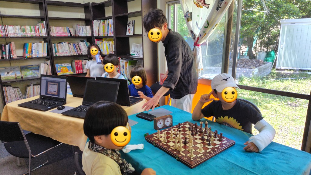Daira_Chess's tweet photo. 今回、プログラミングに取り組んだ児童は乱数の処理に挑戦。乱数を活用するにあたっては少しプログラムも長くなり戸惑う部分もあったようですが、ゲームプログラミングでは応用範囲も広いため、ぜひ頑張って取り組んでもらえたらと思います。 https://t.co/OmY04oGsiD