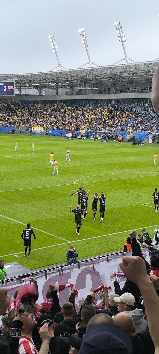 JokerKSC's tweet photo. Sezon wyjazdowy zakończony. 
12x z Cracovią 
1x z Areczką 
1x z Lechem 
1x u Tyskich 
Będzie trzeba, to na pierwszą ligę też będziemy jeździli. Cracovia to My!!! https://t.co/3oVNrSzXLf