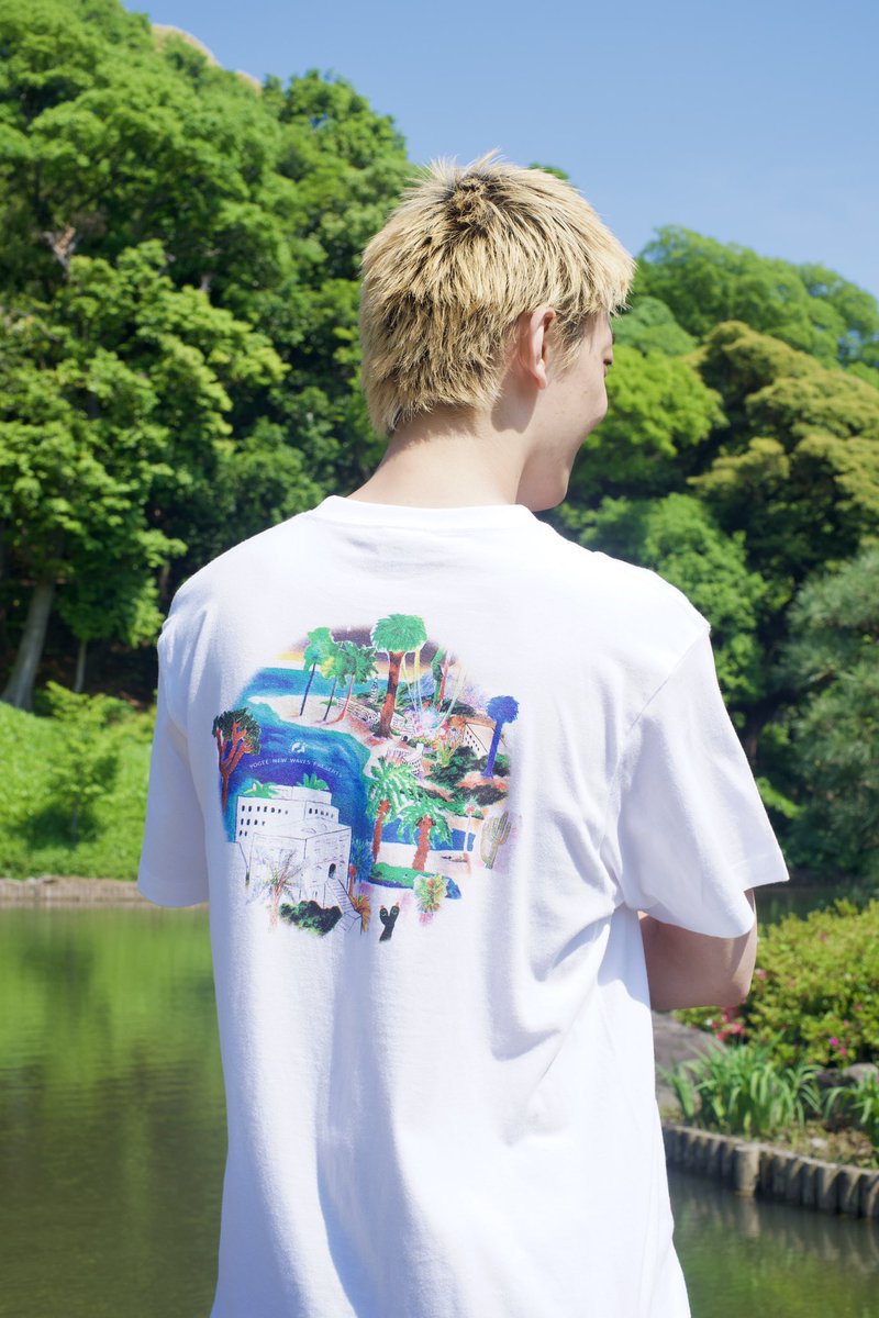 Yogees_band's tweet photo. 🌴 NEW MERCH 🌴

「Dreamin’ Night TEE」

メンバーの手描きのイラストを元に小磯竜也氏がコラージュを施したアイテム。ここではないどこかの街の一夜に思いを馳せるような一枚になりました🌌

5/19から開催の「Dreamin’ Night 2026」で発売されます。

collage&amp;illustration&amp;design by 小磯竜也 https://t.co/SS5vSq6olu