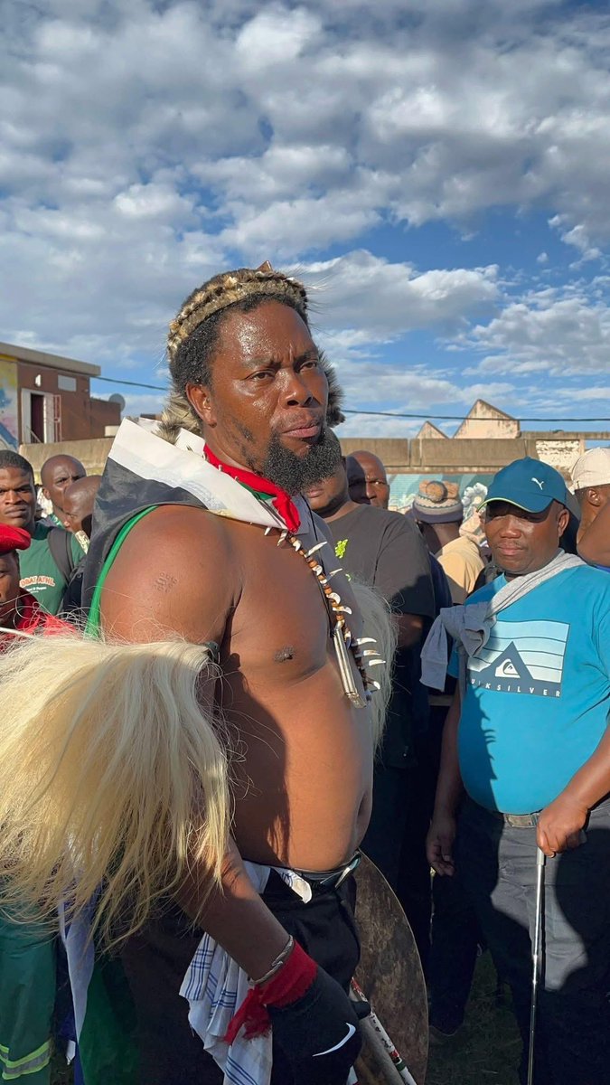 Man’s NOT Barry Roux tweet media