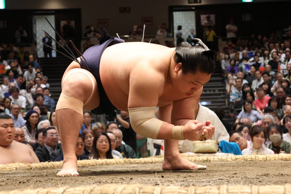 sumokyokai's tweet photo. ＜八日目の様子＞
幕内取組
熱海富士（4勝4敗）　押し出し　正代（2勝6敗）
若隆景（7勝1敗）　寄り切り　王鵬（3勝5敗）
#sumo #相撲 #五月場所 https://t.co/uJ5krRgbRD