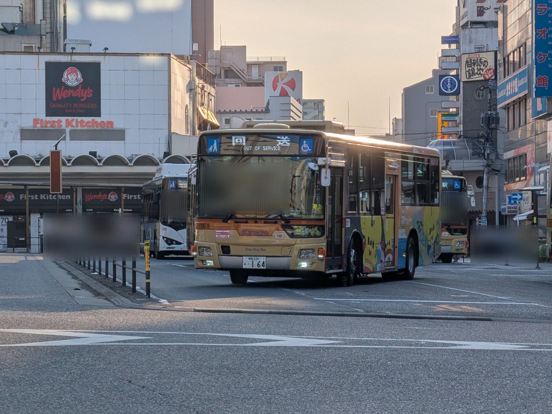 chirutarisu0334's tweet photo. 5/16撮影　ひ164号車(海の風景バージョンかなみんラッピング)    

2PG-MP38FK

平11    ららぽーと湘南平塚循環
↓
回送

#神奈中 #かなみん #かなみんラッピング #平塚営業所 https://t.co/5SjW9L9F4c