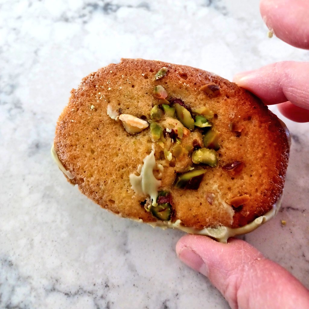 BakeEurope's tweet photo. These were such a hit with my guests that I think I'm going to make a video on these. They were sooo good. https://t.co/iGAdz3IoO3
