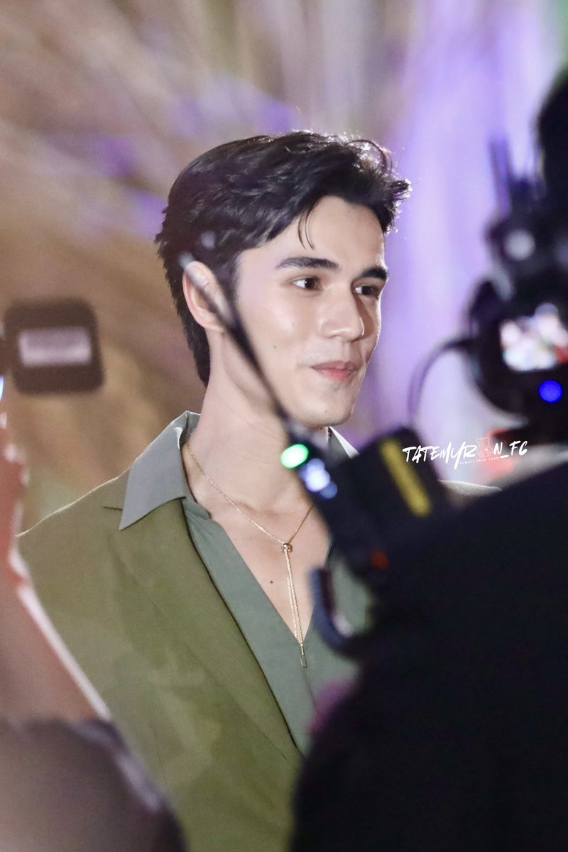 TATEMYRON_FC's tweet photo. ไม่เป็นแล้วคนขับรถ เป็นพี่ดาราดีกว่า หล่ออ่า ☺️

TATE AT NATARAJA   
#นาฏราชครั้งที่17xเทศน์
#เทศน์ไมรอน #TateMyron https://t.co/hPDQ2kh9My