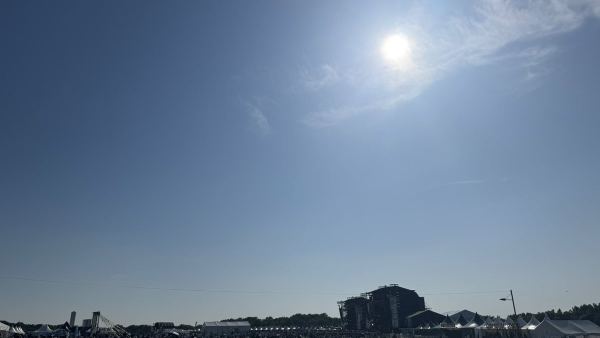 tamosou27_spGT's tweet photo. 楽しい夏フェスの始まりでした！！
5曲とは思えない熱いステージ🔥
ありがとうございました🎸
#紫今 
@okada_inc 
@line6japan 
＠SuhrCustom 
@ShinSmusik 
@oz_design_pds https://t.co/mR4CZ9sCpL
