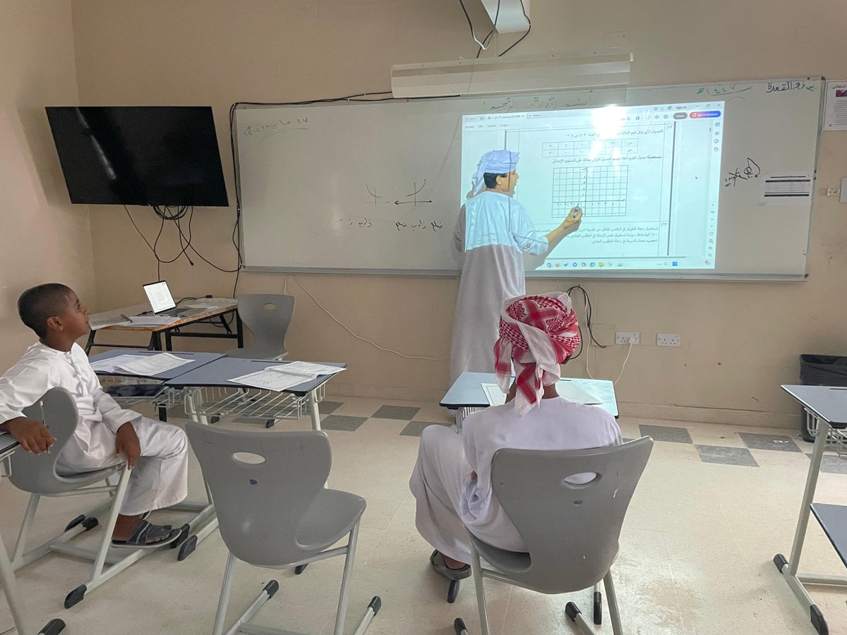 alkahl_edu's tweet photo. نفذ الأستاذ خالد علي عبدالمطلب بمدرسة الكحل حصة تقوية مسائية لطلبة الصف التاسع في مادة الرياضيات، ركز خلالها على التدريب المكثف على الاختبارات النهائية، بما يسهم في رفع مستوى الطلبة الأكاديمي وتعزيز جاهزيتهم لتحقيق نتائج متميزة.
#مدرسة_الكحل 
#تعلم_مستدام https://t.co/VONCEQ59om