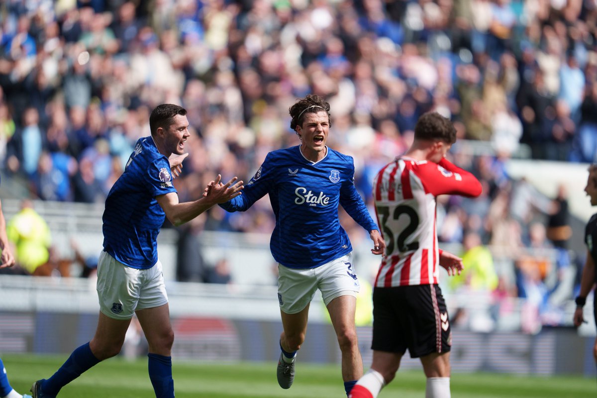 Everton's tweet photo. A first #EFC goal for Merlin! 💙 #EVESUN https://t.co/7hkzUdUSIF