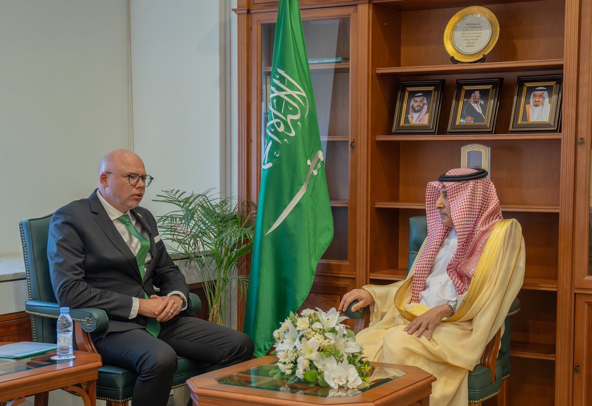 LTinUAE's tweet photo. 🇱🇹 🤝 🇸🇦 Today in Riyadh amb. @RDavidonis had a productive meeting w/ H.E. Dr. Saud Al-Sati, Deputy Minister of Foreign Affairs of Saudi Arabia.
🇱🇹 and 🇸🇦 are building a stronger, more practical partnership w/ growing momentum, open dialogue&amp; a shared interest in expanding coop https://t.co/T94hpPYFM3