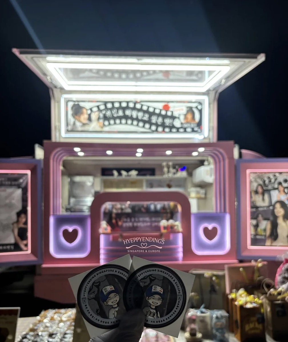 bewithyou_SG's tweet photo. 🎀 This was our very first coffee truck support for Hye Yoon, and it was for 《살목지》 at that 🥹👻
Seeing the film now breaking records makes everything feel even more emotional and meaningful. We’re truly grateful that we had the chance to be part of this journey and support such a special project 🩷✨

#KimHyeYoon #김혜윤 #살목지 #Salmokji