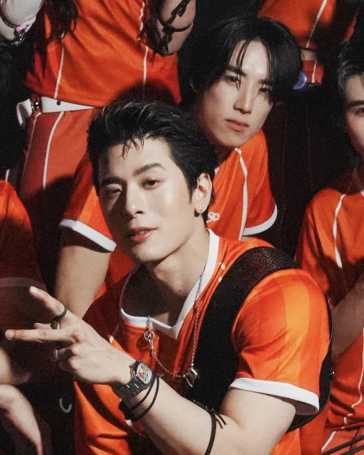 NSDT04's tweet photo. พี่หล่อได้ไงขนาดนี้วะ ถามจริง #SVRN https://t.co/9qzsXePaHx