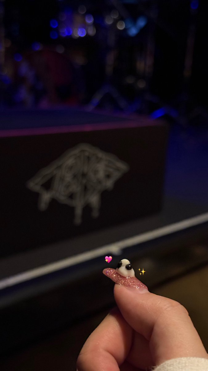 hey_melonpan's tweet photo. TOOBOE 裏ファイナル！

楽しかった〜〜！！！運良く最前で見れてかなりハピだった！
裏ファイのゆるい感じ本当に大好き♩

今月ネイルで飼ってる犬にもTOOBOEの勇姿を見せつけた🐾 https://t.co/A75GcdiiY6
