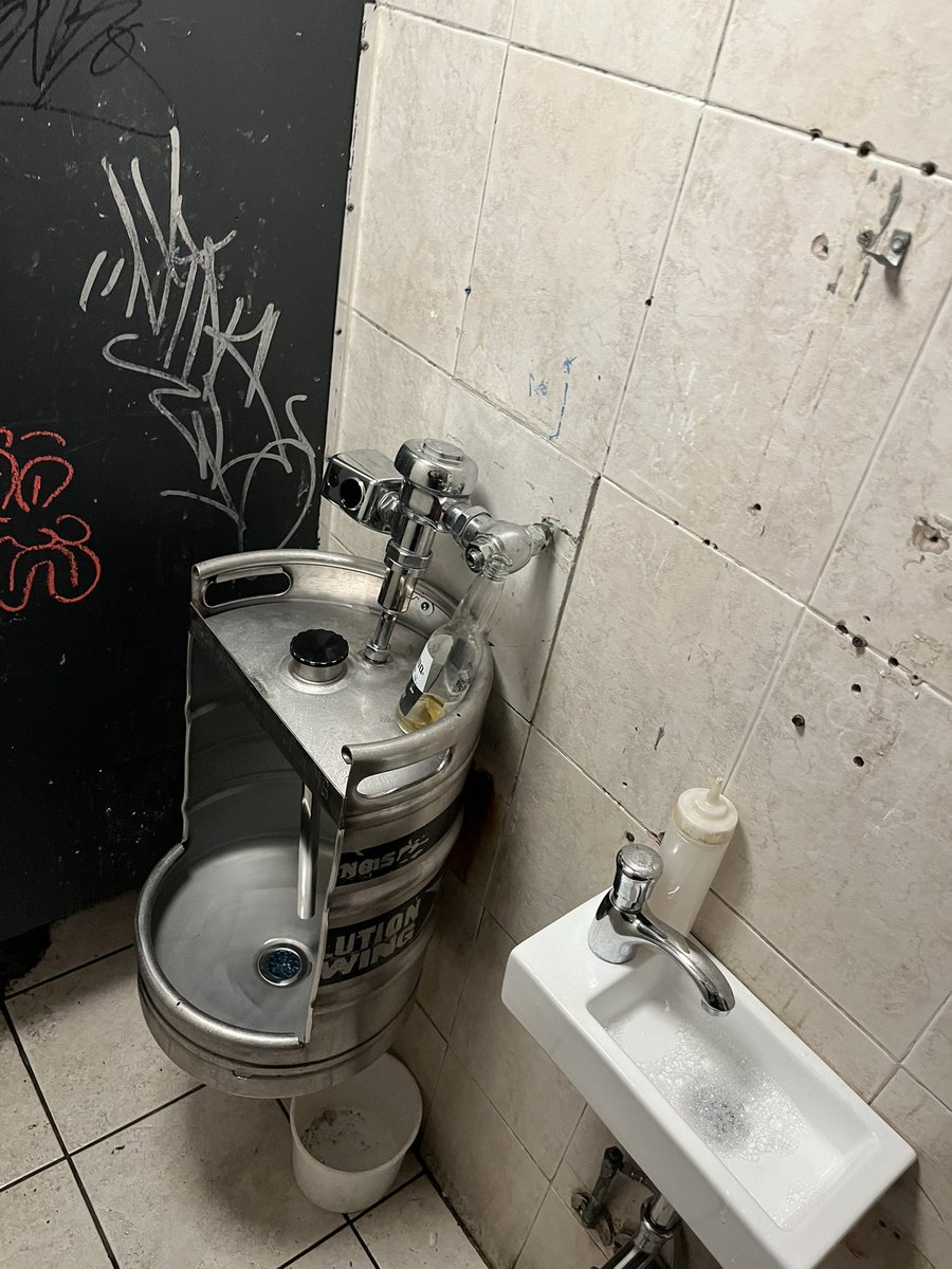 PenjaminR50301's tweet photo. Top 5 bathroom https://t.co/6djPhFxyq0