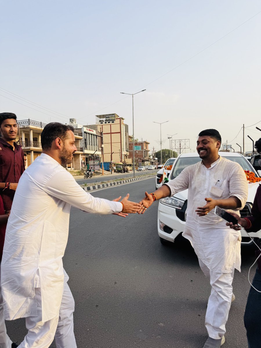 premendraguddu's tweet photo. आज अलीगढ़ स्थित आवास आगमन पर उत्तर प्रदेश सरकार के नव नियुक्त माननीय राज्य मंत्री श्री @Surenderdiler जी का माँ @shashisinghalig जी, पिताजी चौ. सतेन्द्र पाल सिंह जी एवं अन्य परिवारजनों और युवा साथियों के साथ स्वागत एवं अभिनंदन किया। 

#SurenderDiler #PremendraGuddu #BJYM #BJPAligarh