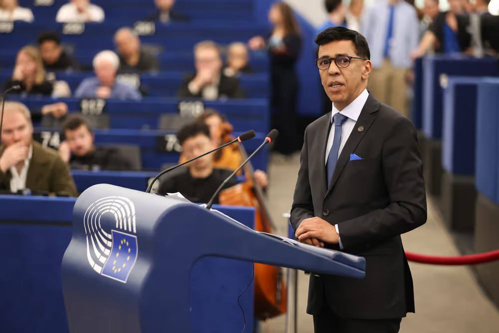 younousomarjee's tweet photo. 🔴 Le plaisir d’accueillir les citoyens européens dans l’hemycicle du Parlement européen à Strasbourg , cœur de la démocratie européenne. 
« C’est ici dans cette assemblée que sont défendus les droits des citoyens européens notamment pour la vitalité de la démocratie et l’amélioration trés concrète de la qualité de vie, partout en Europe. C’est un combat permanent »