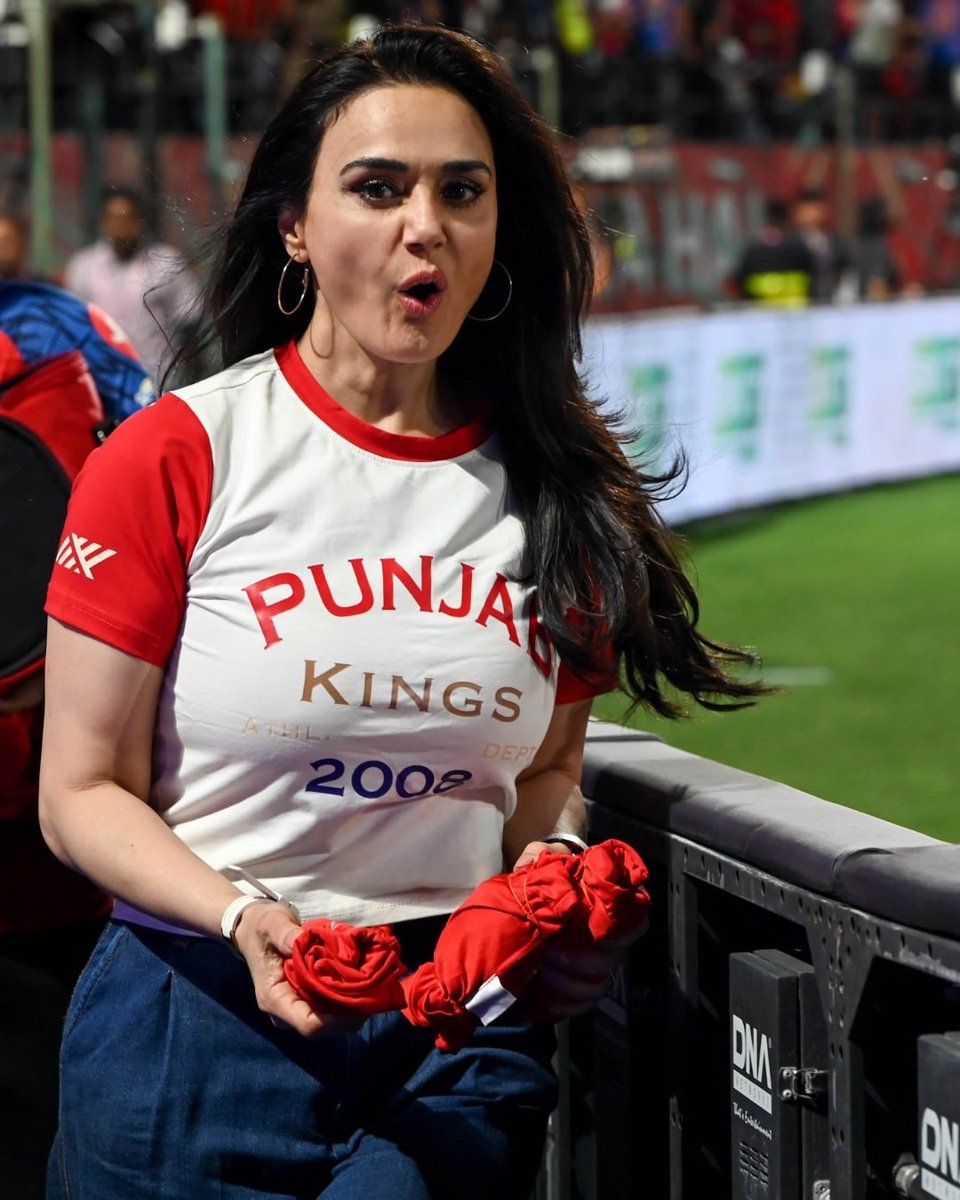 CineAspect's tweet photo. Beautiful Preity Zinta at the IPL match between Punjab Kings and Mumbai Indians in Dharamshala ❤️🤍

#PreityZinta 💖♥️🤍 https://t.co/Ew2WiyOotq