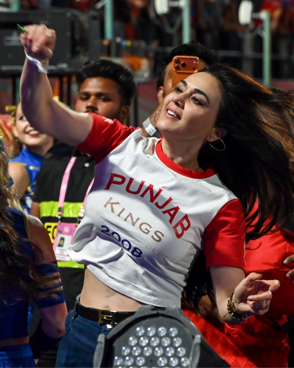 CineAspect's tweet photo. Beautiful Preity Zinta at the IPL match between Punjab Kings and Mumbai Indians in Dharamshala ❤️🤍

#PreityZinta 💖♥️🤍 https://t.co/Ew2WiyOotq