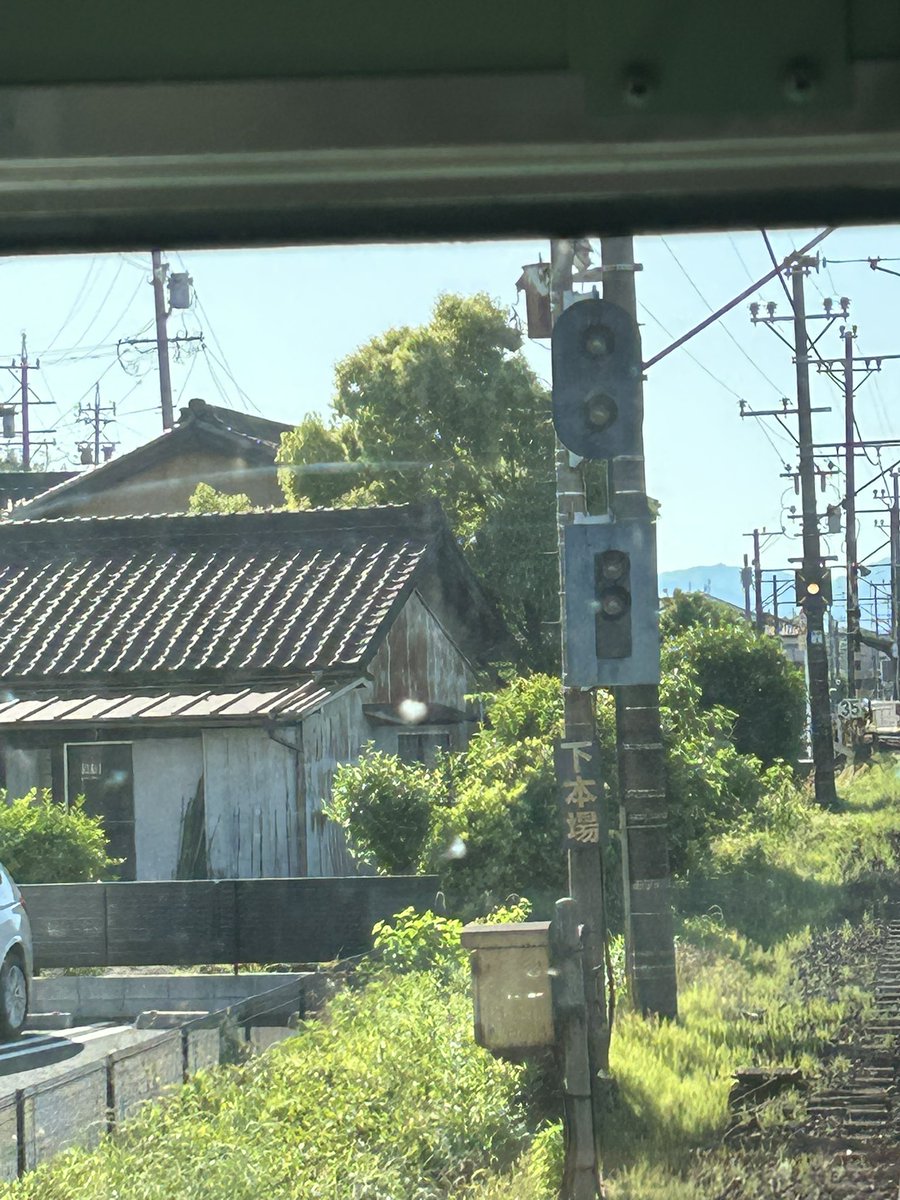 夜空と信号機 最初の駅から通過信号機の出番。ちらつきが合わなくて消灯しているよう