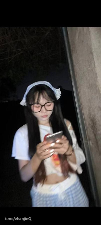 bbbamm1a's tweet photo. 路过西安，来到传说中的三官庙过过眼瘾，打车到附近，穿过桥，进村，在图中划圈的部分那几条巷子，各种类型，有少妇，有萝莉，还有网红脸的，有的很漂亮，也有老的装嫩的，大家要擦亮眼睛，多看看 https://t.co/2VpeeoCzE5