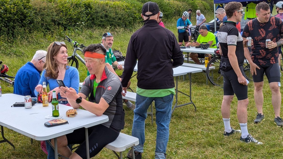 SamaritansCycle's tweet photo. 🚴 Don’t miss our fantastic sportive! Sign up now @ https://t.co/9E1JgCcGGt

🍺 Free beer (incl. low alcohol)
🍔 Free burger (vegan &amp; GF options)
🍰 Homemade bakes at our feed stations
🎶 Live music at the finish
💆 Massage therapists for tired legs (£10)

#Cycling #Chilterns https://t.co/HLwNXGV5gT
