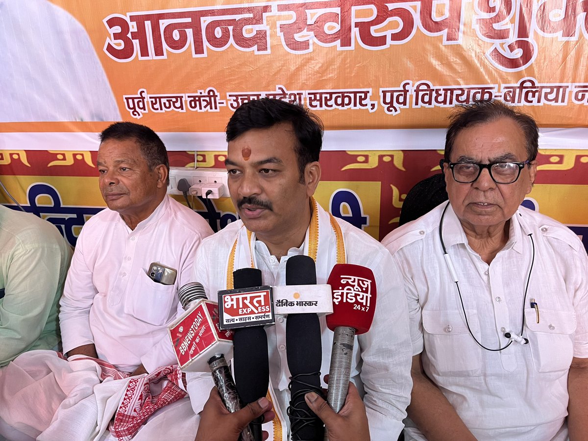 anandswarupbjp's tweet photo. विधान सभा क्षेत्र #बलिया नगर …
उपवास…
समाजवादी पार्टी के प्रवक्ता द्वारा ब्राह्मण समाज पर की गई अभद्र टिप्पणी के विरोध में आज अपने सैकड़ो कार्यकर्ताओं के साथ उपवास पर बैठकर जनमानस में सपा के कुविचार को प्रसारित करने का संकल्प लिया. https://t.co/vQXcnoJl6j