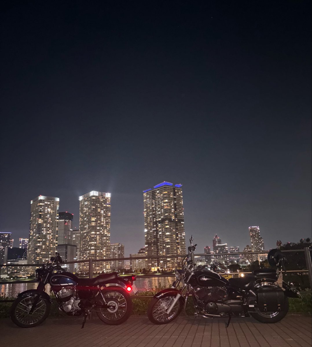 q__piiman's tweet photo. 昨日のナイトツーリング🌉
#ツーリング仲間募集中 #バイク好きと繋がりたい #バイク女子 #ドラッグスター https://t.co/TluNlqWVqs