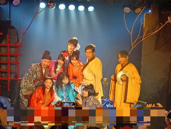 kzhanada's tweet photo. 千秋楽の　#牡丹燈幻想

100歳を超えて舞台に立つベテラン女優の役者魂を感じその存在感が印象的であった

朱魅さんは練習不足と言っていたものの全くそのように感じさせず、相応しい役を熱く滑らかに楽しそうに演じていた

@cook_black https://t.co/5b14PE0841