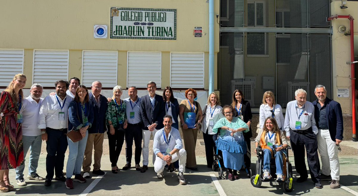 ParadelaJSr's tweet photo. Hoy es un día importante para Sevilla y para Andalucía. 

Los ciudadanos tenemos en nuestras manos elegir el futuro que queremos para nuestra tierra. Os animo a todos a hacerlo.

He ejercido mi derecho con toda la ilusión de seguir construyendo un futuro de prosperidad. https://t.co/nG4iM9AAQj