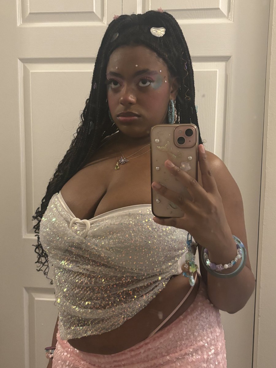 BunnyBooxx3's tweet photo. @teoniw 38DDD… I used to think my tits we’re huge https://t.co/AFVZygeJqS