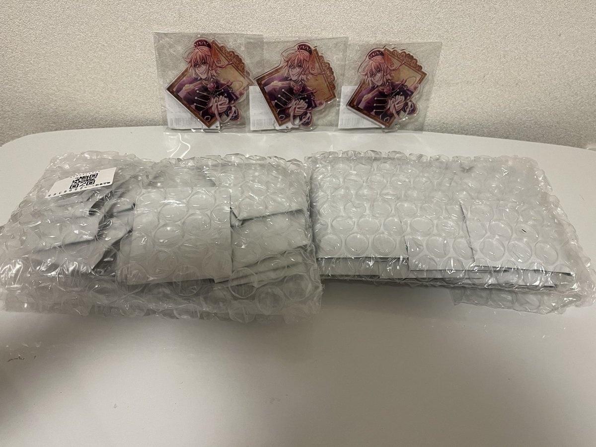 おすし　缶バッチ60個 届いた缶バッジ60個、開封します