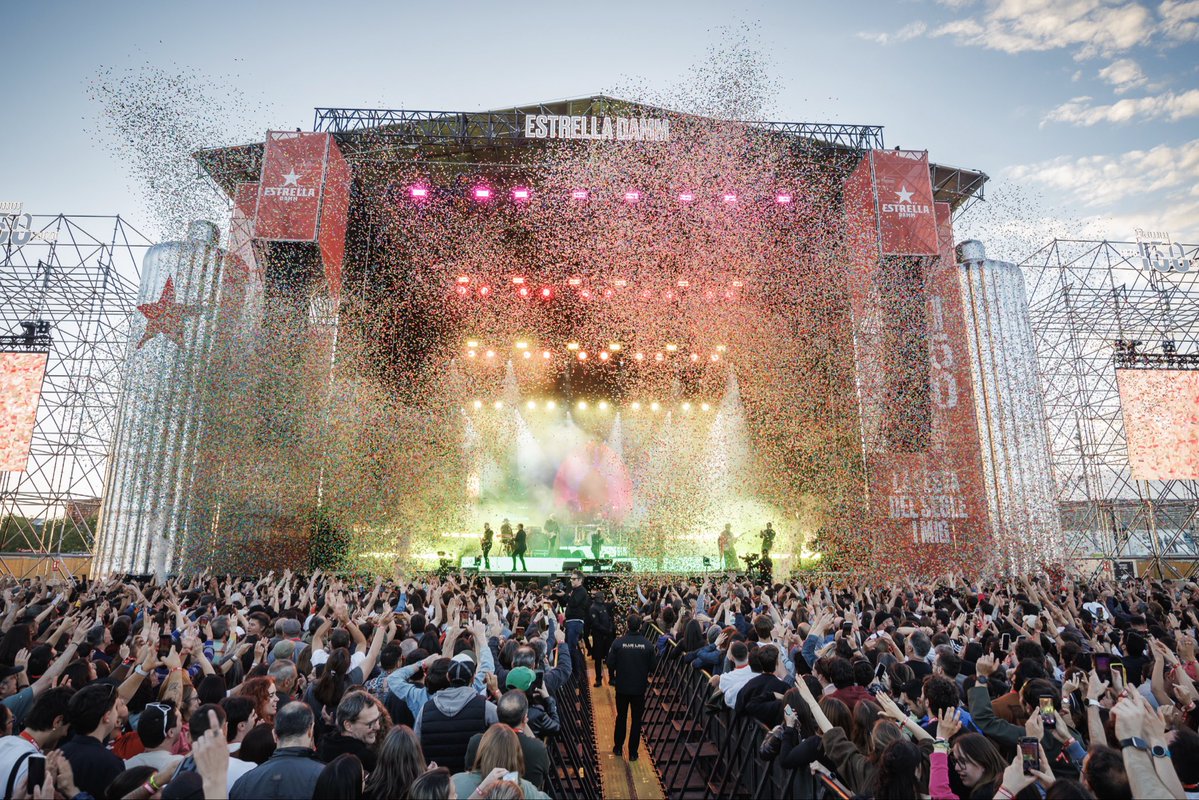 Love of Lesbian tweet media