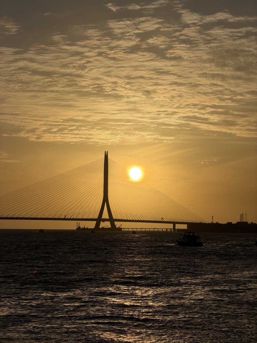 ARManucha's tweet photo. Sunset at Danjiang Bridge 淡江大橋 #taipei #taiwan https://t.co/767Azax5on