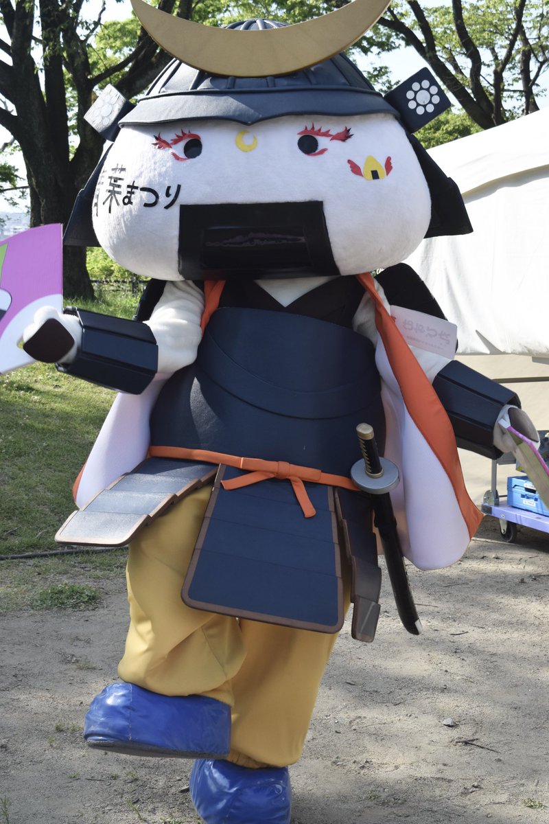 _mbmaru38's tweet photo. 仙台青葉まつり🪭
本日３回目最後の出陣のむすび丸課長🍙三日月のメイクも可愛い🌙♡

#むすび丸 https://t.co/GrygQY5nzj