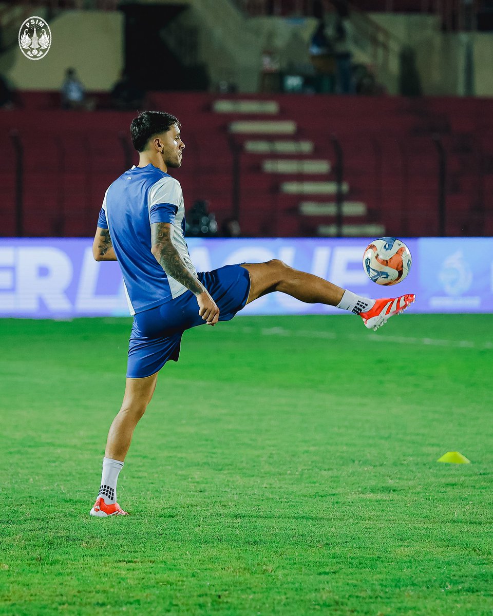 PSIMJOGJA's tweet photo. Warm-up💪🏼

#PSIMJogja
#StrongerThanEver
#MataramDay https://t.co/zLw8lIjYMF