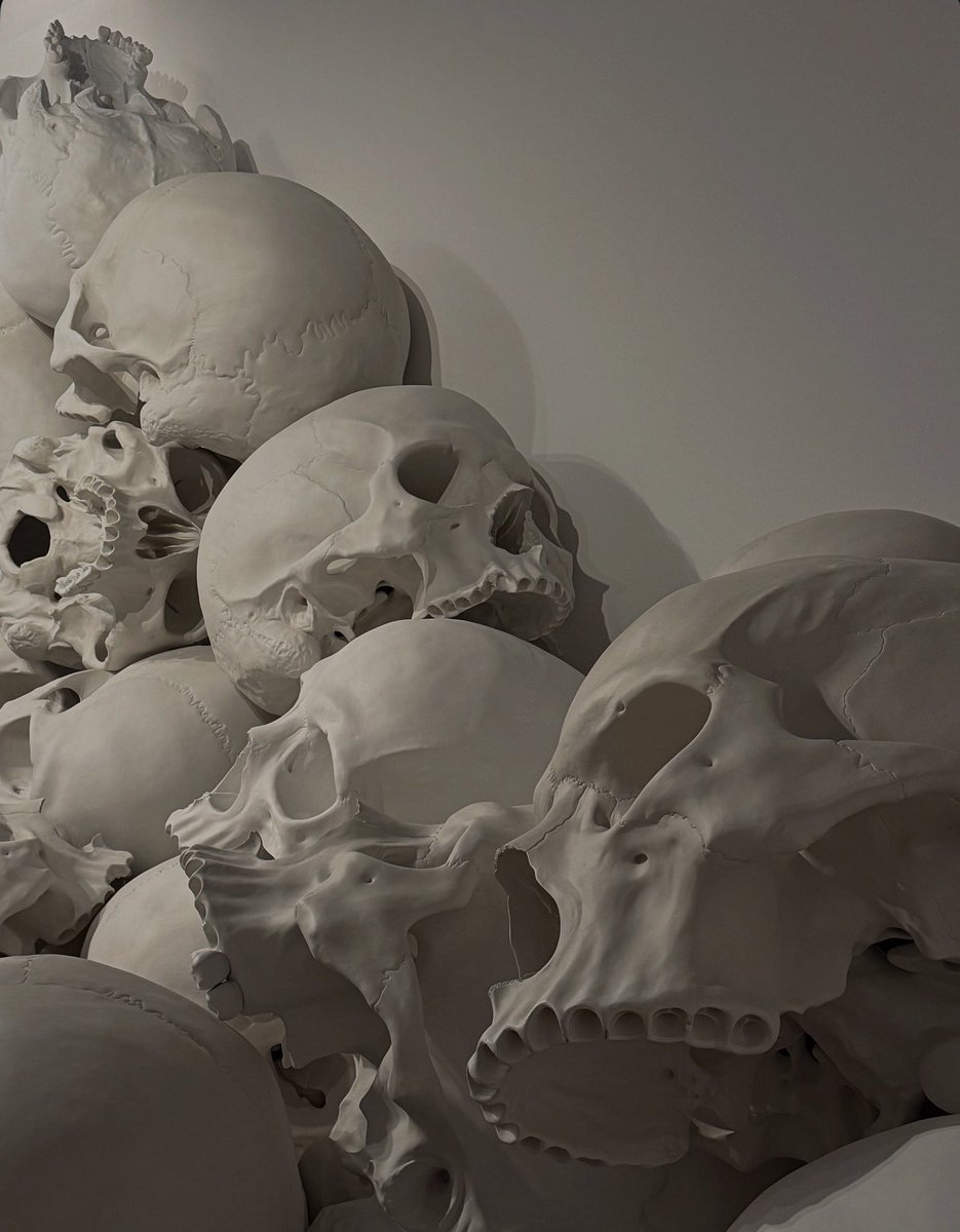 ch11738's tweet photo. 念願のロン・ミュエク展💀 https://t.co/VVlFzttfzj